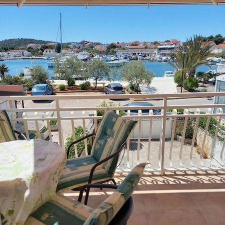 Apartman Rebeka Jezera Exteriér fotografie
