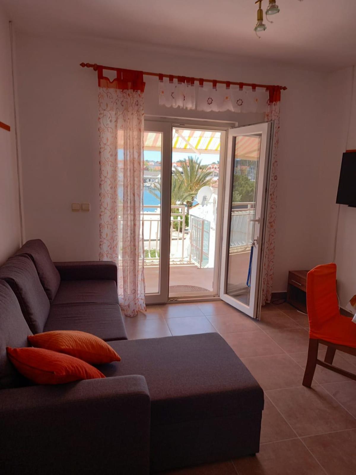Apartman Rebeka Jezera Exteriér fotografie