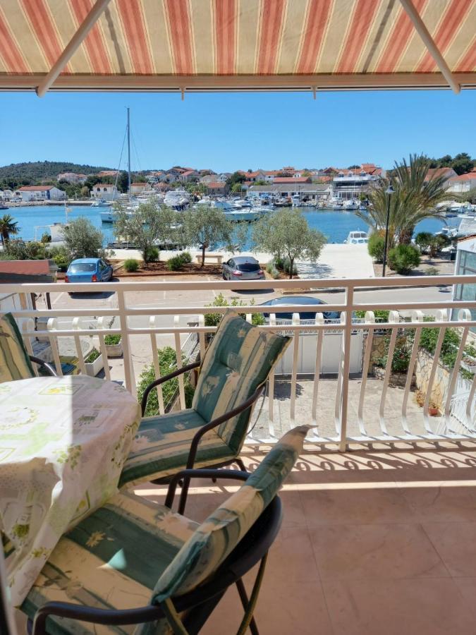 Apartman Rebeka Jezera Exteriér fotografie