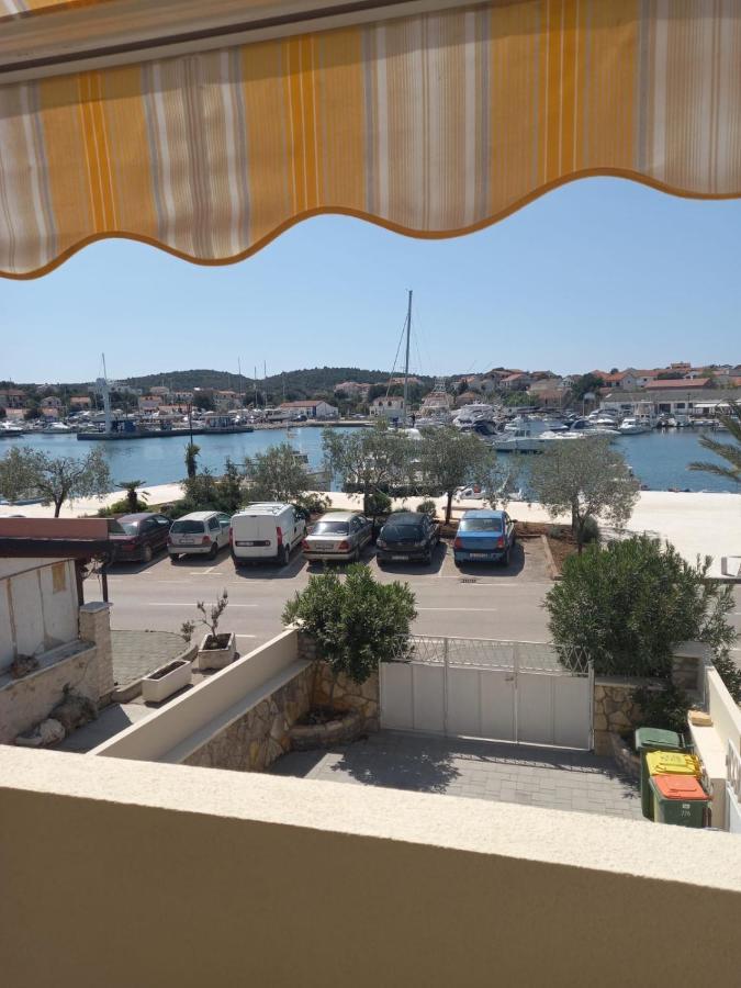 Apartman Rebeka Jezera Exteriér fotografie