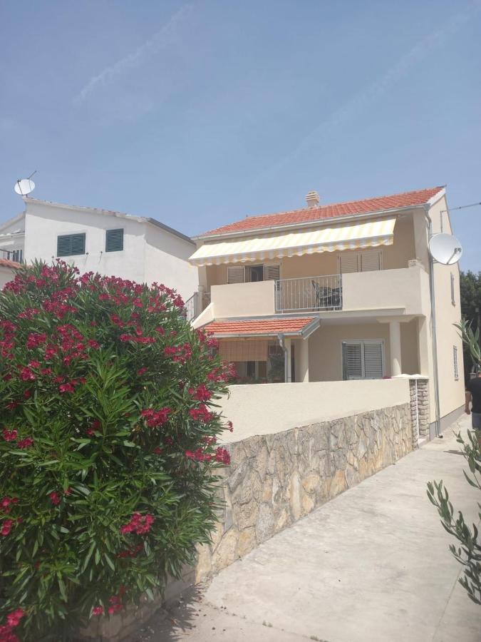 Apartman Rebeka Jezera Exteriér fotografie
