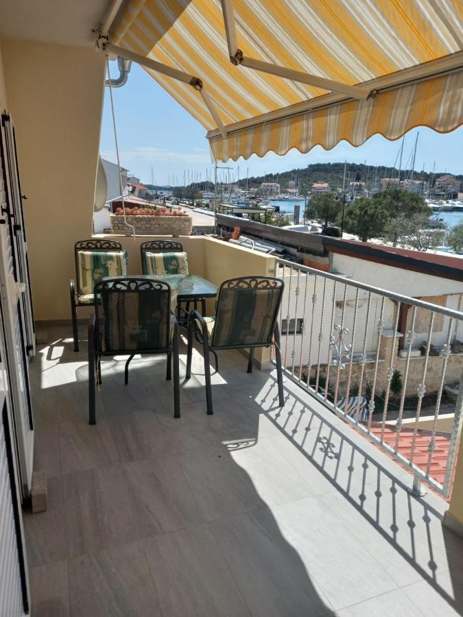 Apartman Rebeka Jezera Exteriér fotografie