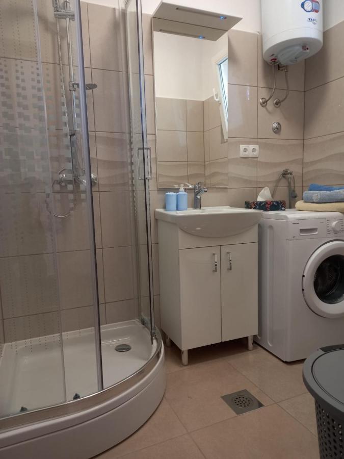 Apartman Rebeka Jezera Exteriér fotografie